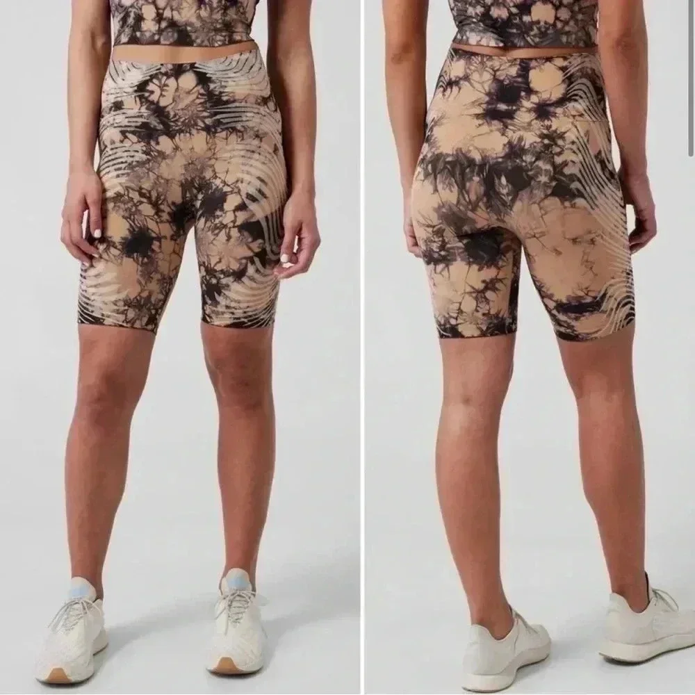Athleta Motivate Seamless Bike Shorts, Cream/ Navy, Size S